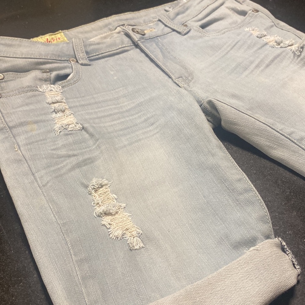 Distressed shorts 🩳 - Picture 2 of 9